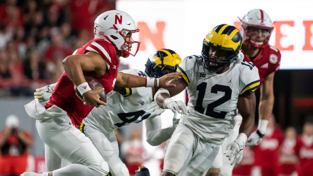 Adrian Martinez run vs Josh Ross 2021 3Q Michigan USATSI_16927468